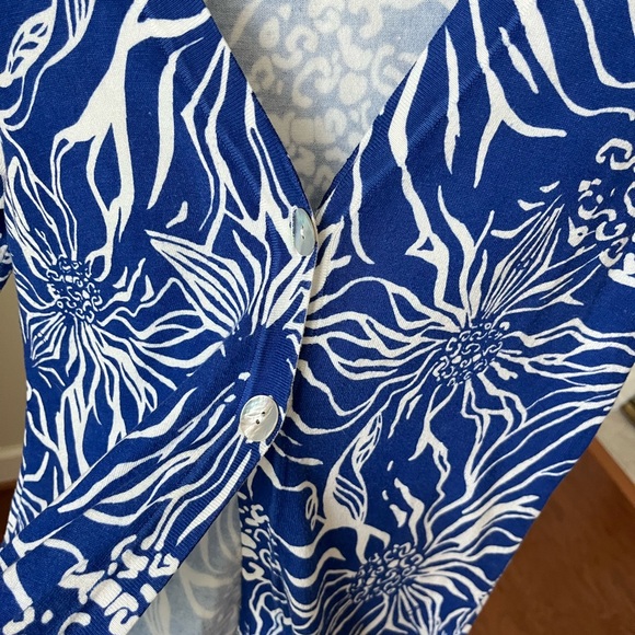 Chicos Royal Blue & White Floral Short Sleeve Cardigan- 0/4-6 - Picture 3 of 4